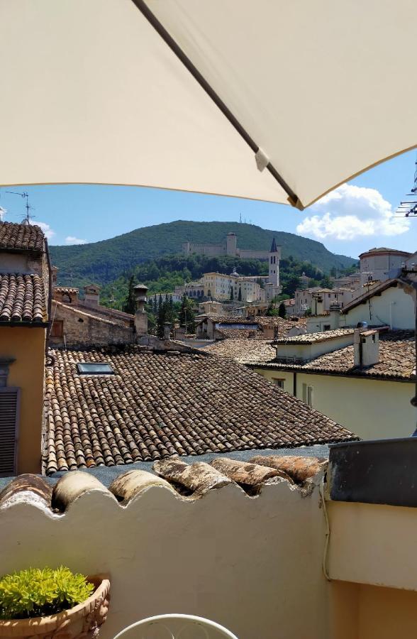 Sotto I Tetti Del Borgo Apartment สโปเลโต ภายนอก รูปภาพ