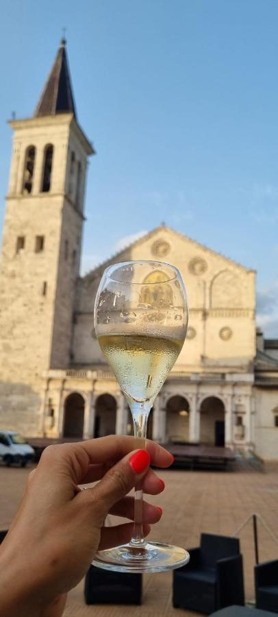 Sotto I Tetti Del Borgo Apartment สโปเลโต ภายนอก รูปภาพ