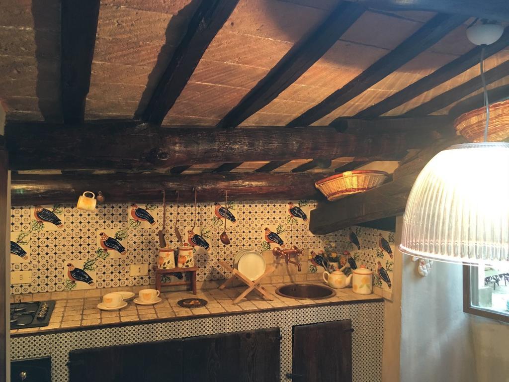 Sotto I Tetti Del Borgo Apartment สโปเลโต ภายนอก รูปภาพ