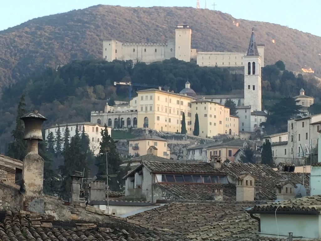 Sotto I Tetti Del Borgo Apartment สโปเลโต ภายนอก รูปภาพ