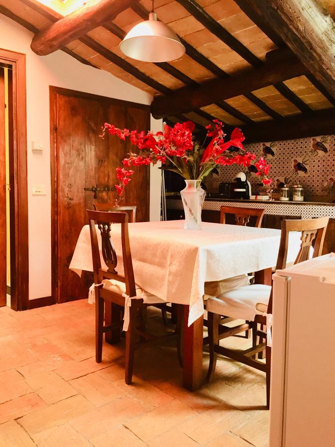 Sotto I Tetti Del Borgo Apartment สโปเลโต ภายนอก รูปภาพ