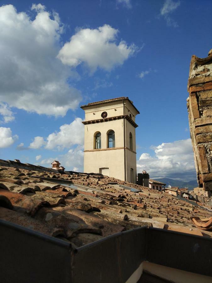 Sotto I Tetti Del Borgo Apartment สโปเลโต ภายนอก รูปภาพ