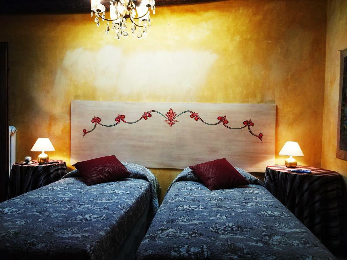 Sotto I Tetti Del Borgo Apartment สโปเลโต ภายนอก รูปภาพ