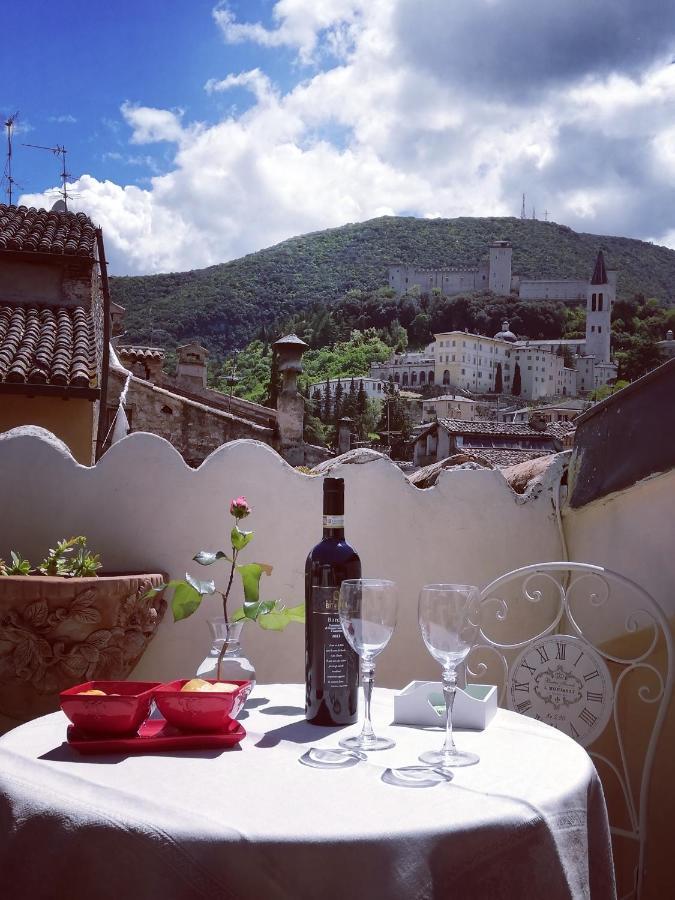 Sotto I Tetti Del Borgo Apartment สโปเลโต ภายนอก รูปภาพ